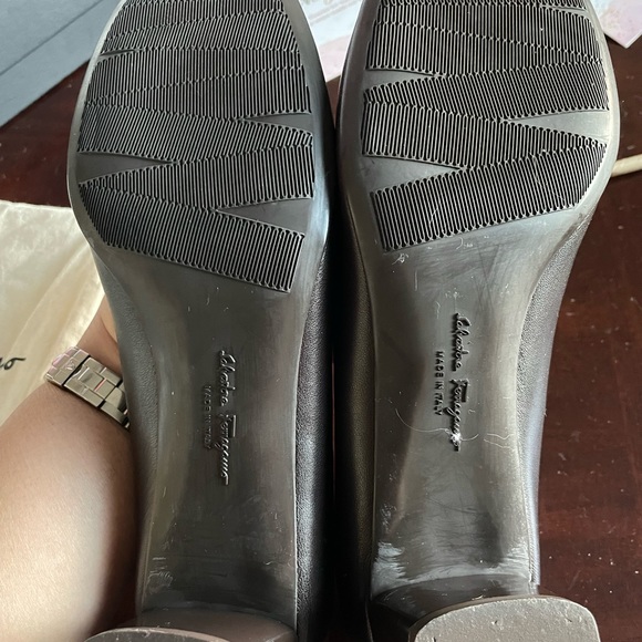 Salvatore Ferragamo Shoes- Gently used - comes with Box and Shoe-bag - Picture 9 of 12